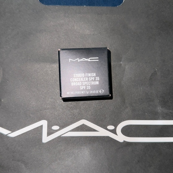 MAC Cosmetics Studio Finish Concealer SPF 35 Broad Spectrum NC50 Brand New - Picture 1 of 9